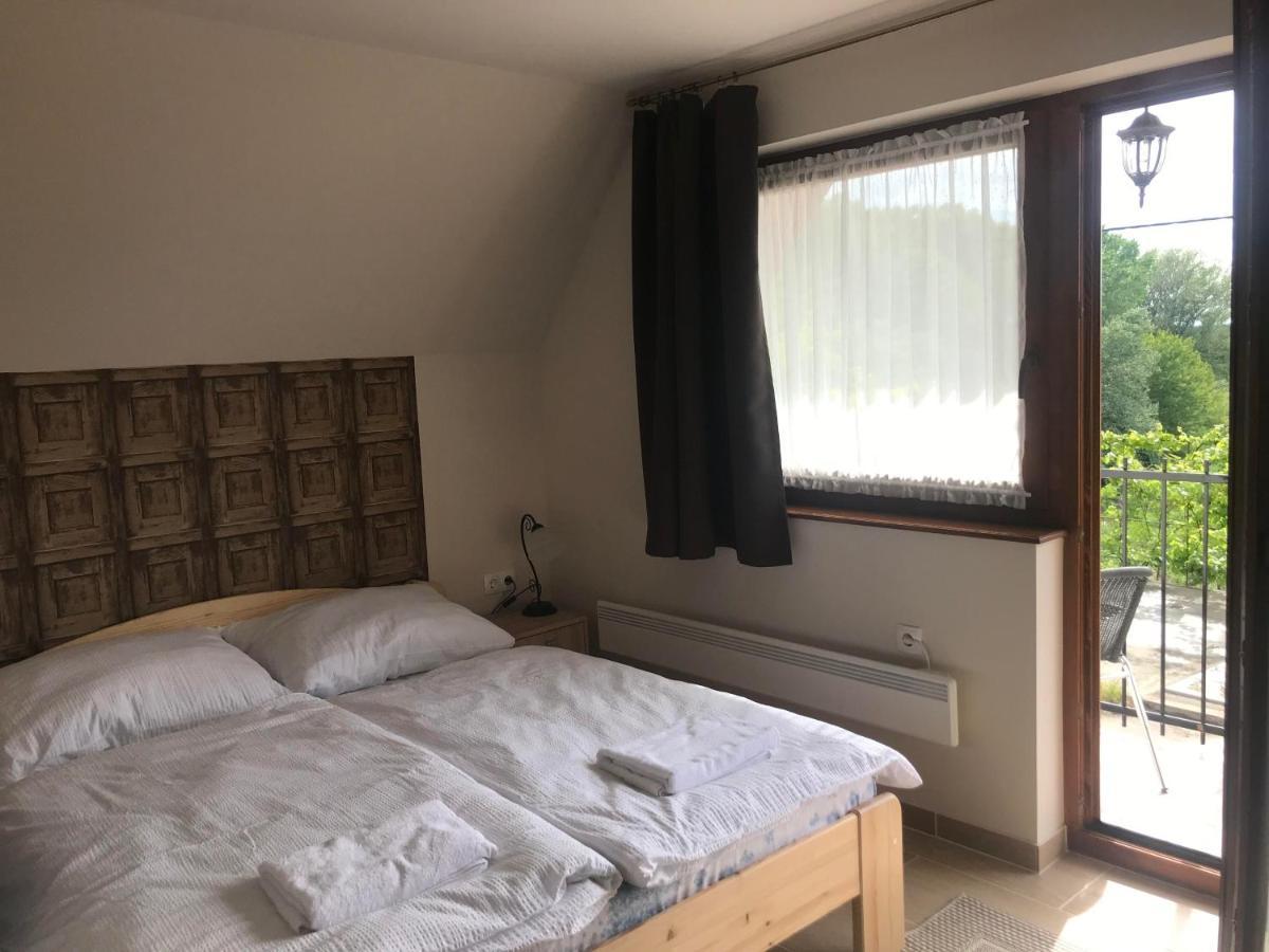 Berger Pince és vendégház Csaszartoltes Exterior foto
