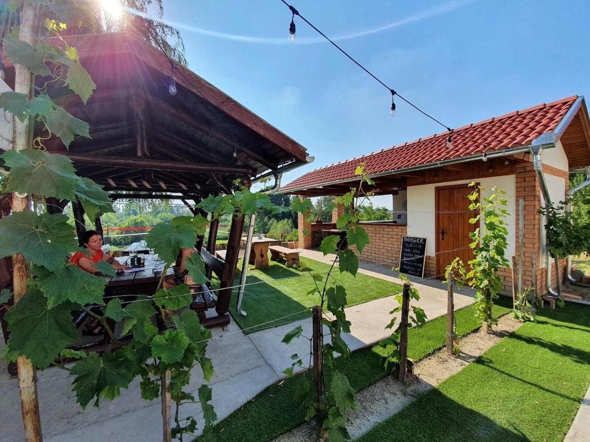 Berger Pince és vendégház Csaszartoltes Exterior foto