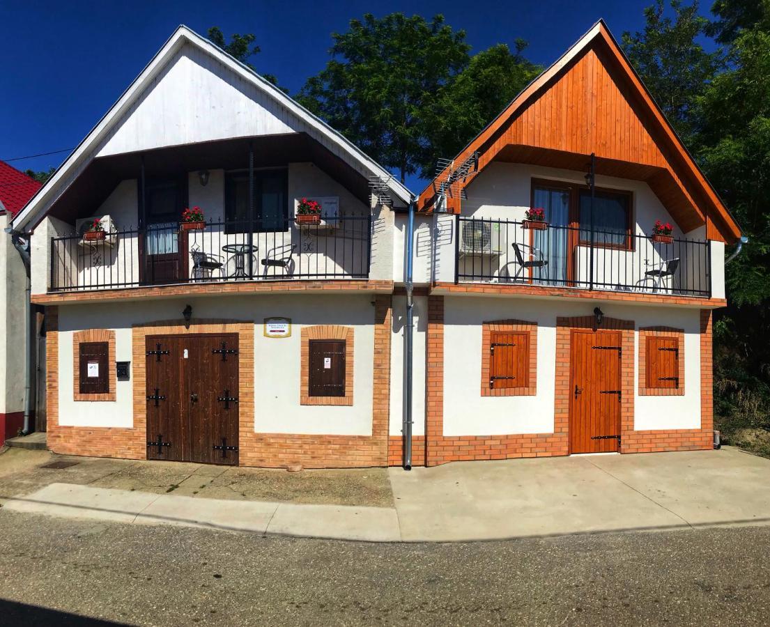 Berger Pince és vendégház Csaszartoltes Exterior foto
