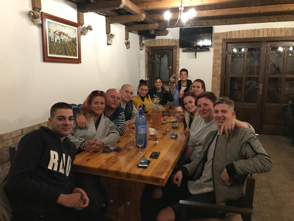 Berger Pince és vendégház Csaszartoltes Exterior foto