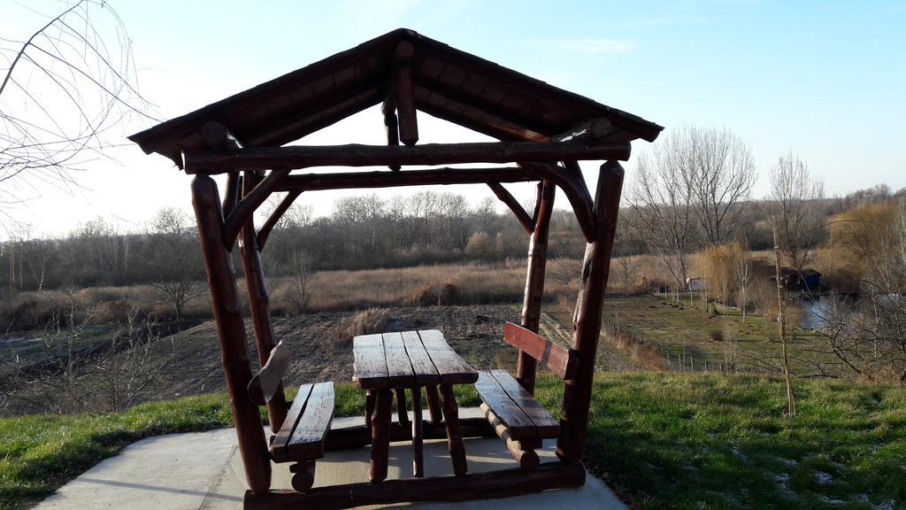 Berger Pince és vendégház Csaszartoltes Exterior foto